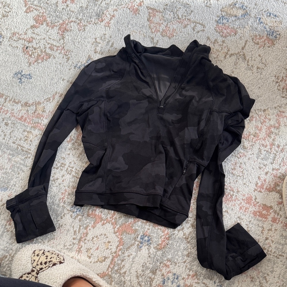 Lululemon camo cropped long sleeve